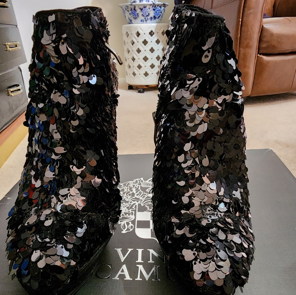 VINCE CAMUTO